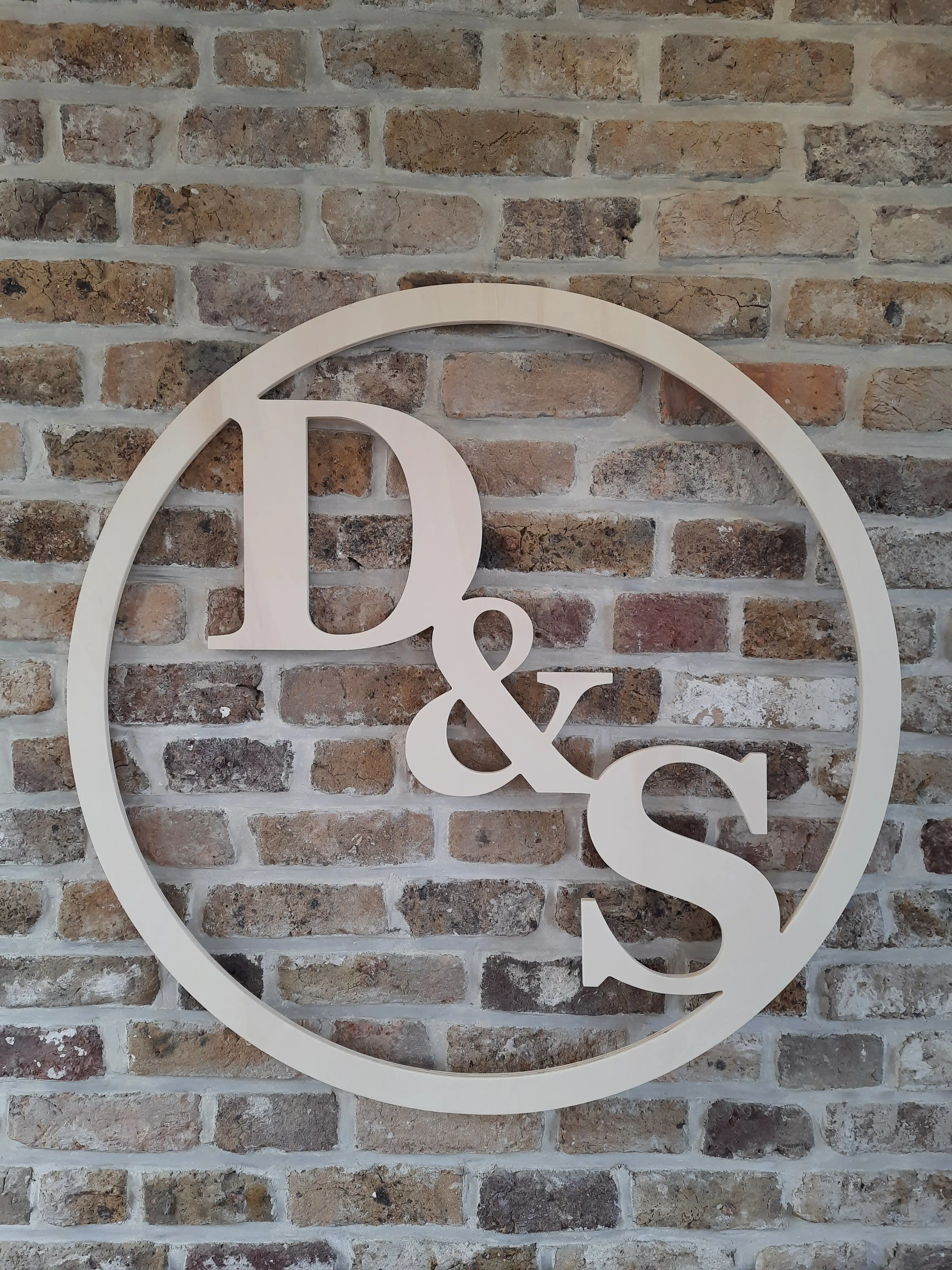 Logo van 90cm voor een huwelijk. Nadien werd dit opgefleurd met bloemen.