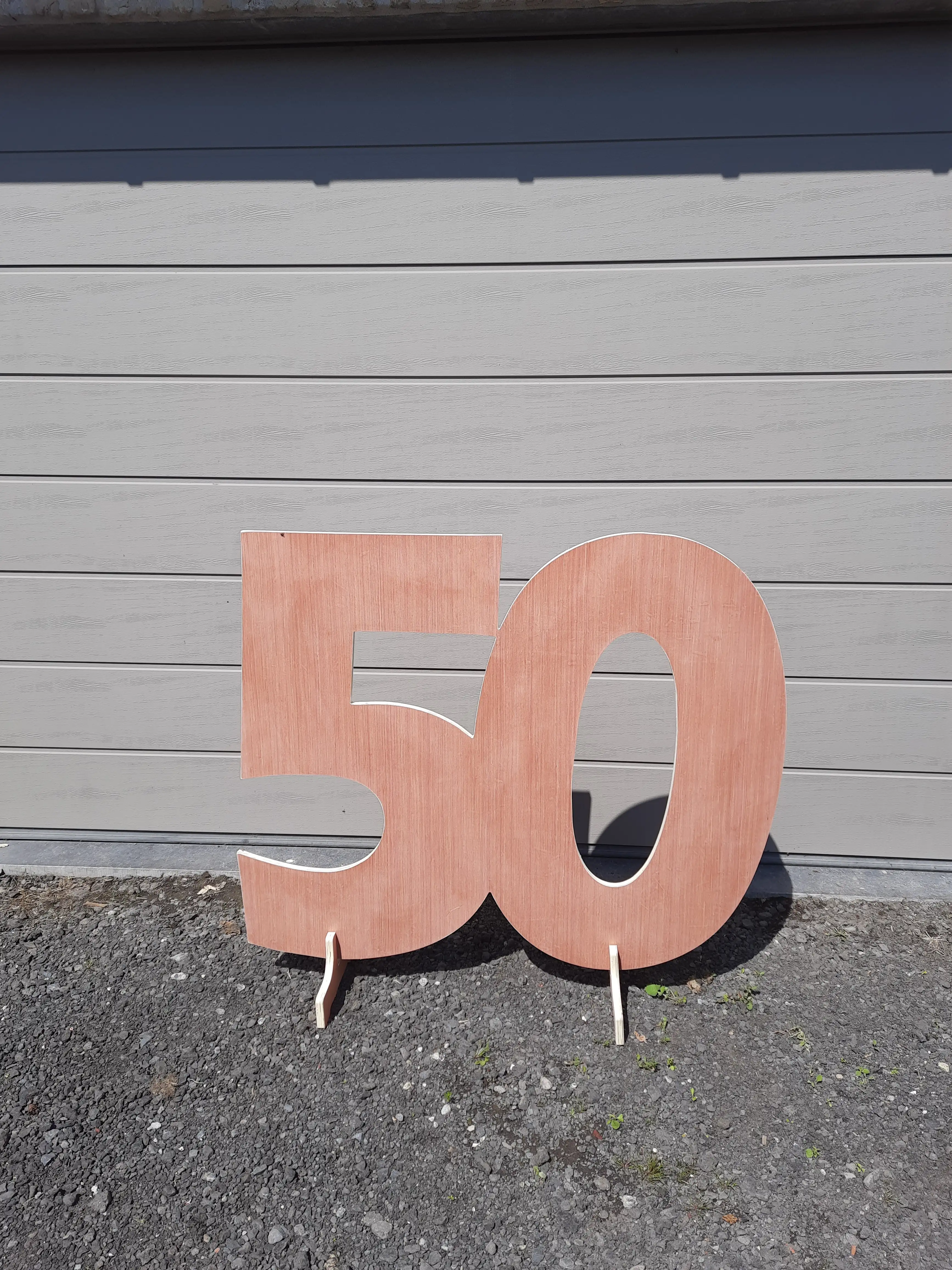 Het getal 50 uitgefreesd in 18mm multiplex en 1 meter hoog