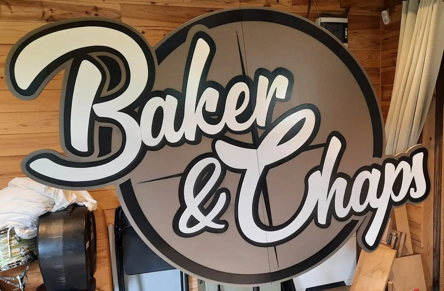 Logo voor een muziekband "Baker and Chaps"