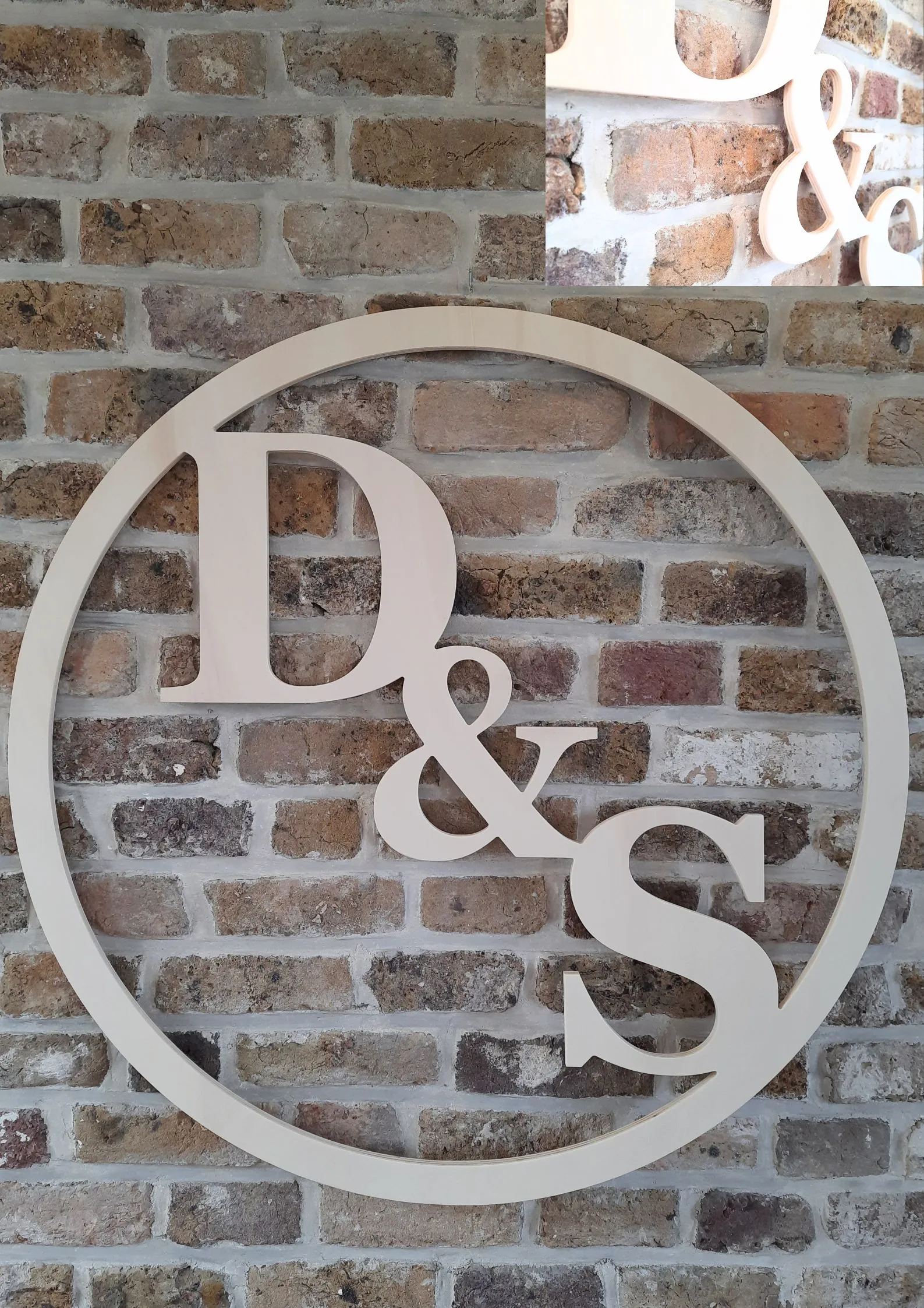 cirkel gefreesd in 12mm multiplex met initalen in verwerkt voor een huwelijk.