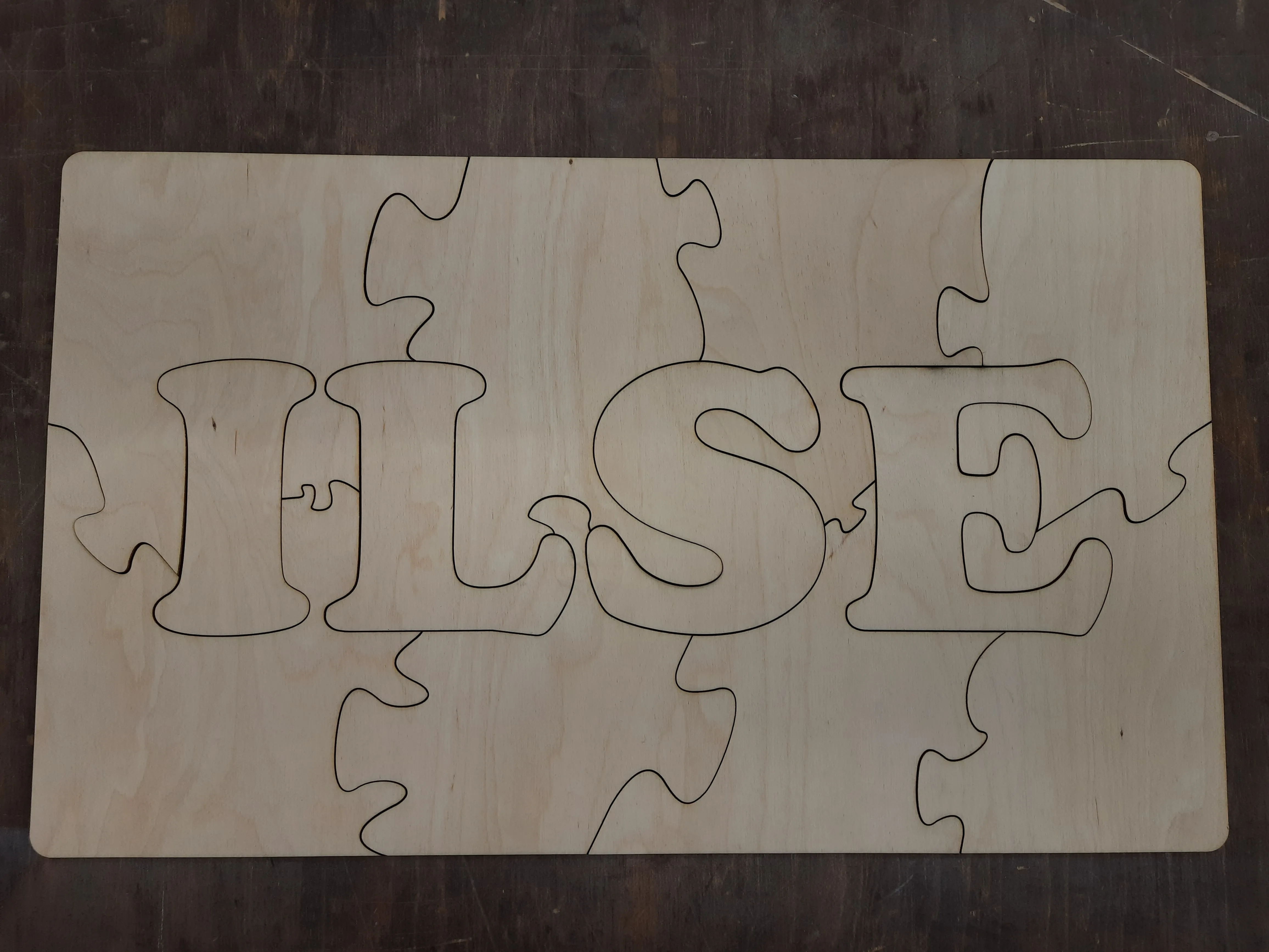 Houten puzzel met naam in verwerkt.